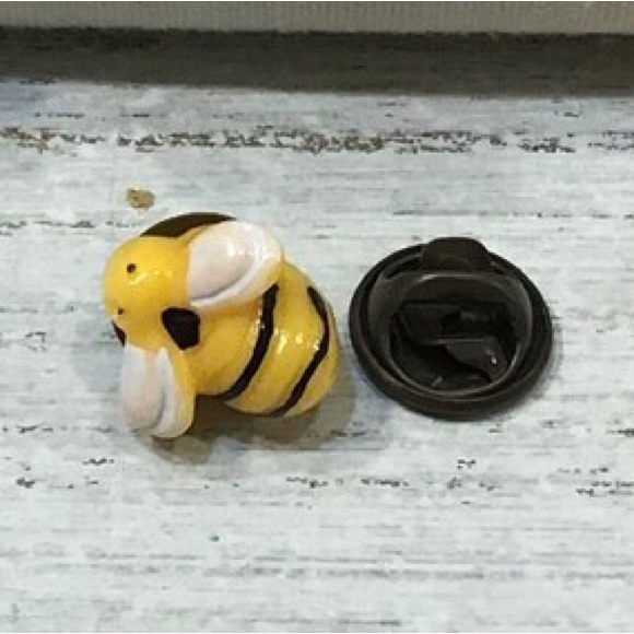 3/$9.00 Bumble Bee Lapel Pin - Picture 2 of 2